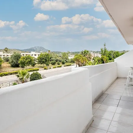 Sotirakis Triple Lägenhet